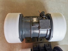 振動源三相異步電機
